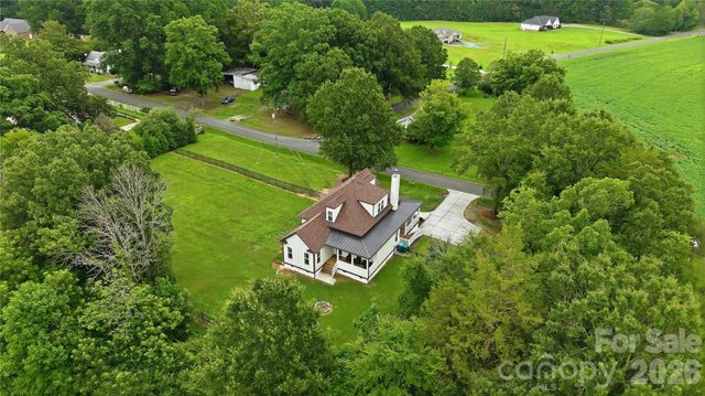 2348 Oak Grove Circle, Midland, NC 28107