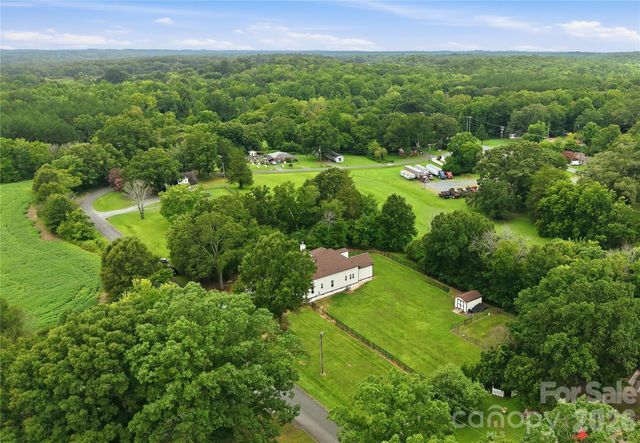 2348 Oak Grove Circle, Midland, NC 28107