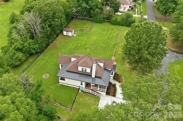 2348 Oak Grove Circle, Midland, NC 28107
