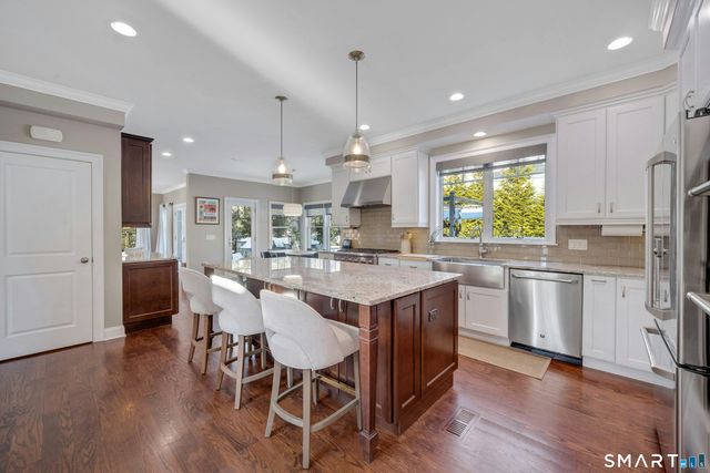 9 Benders Drive, Greenwich, CT 06831