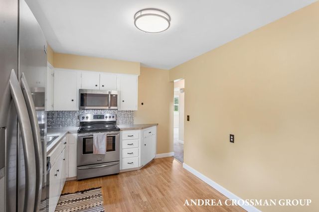 4684 Pine Drive, Holland, MI 49423