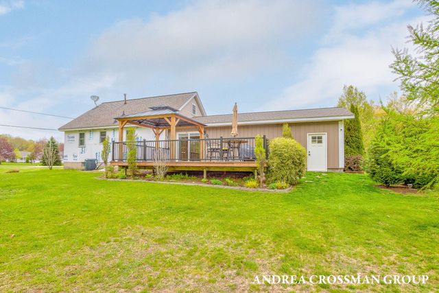 4684 Pine Drive, Holland, MI 49423
