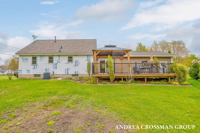 4684 Pine Drive, Holland, MI 49423