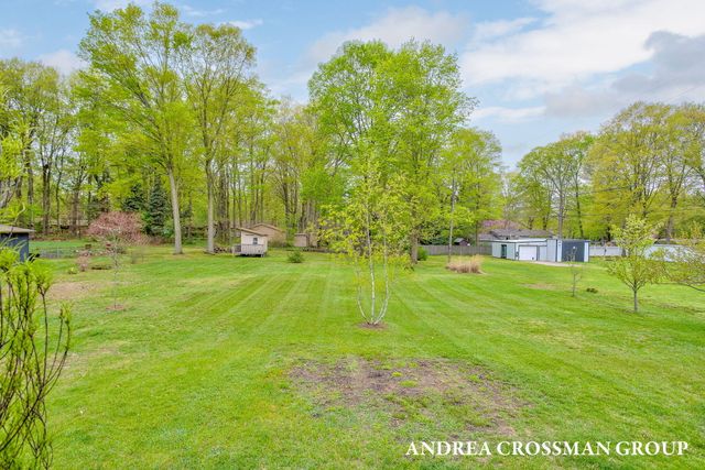 4684 Pine Drive, Holland, MI 49423