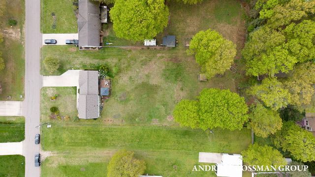 4684 Pine Drive, Holland, MI 49423