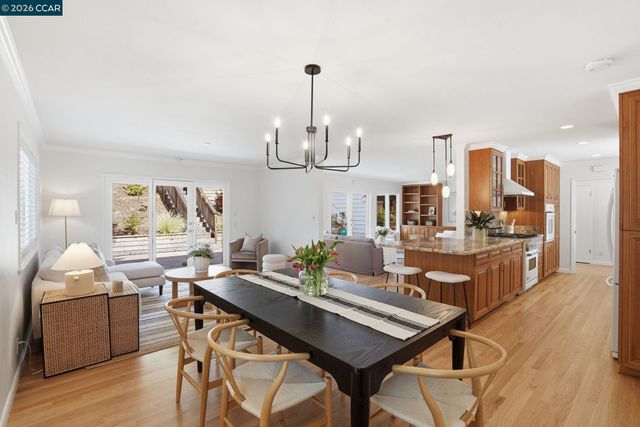 27 Whitehall Dr, Orinda, CA 94563