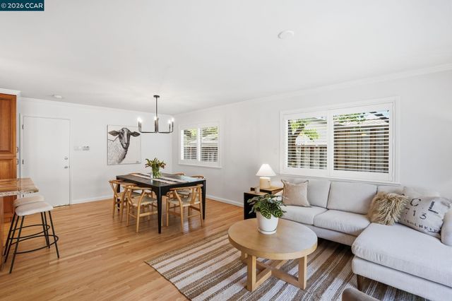 27 Whitehall Dr, Orinda, CA 94563