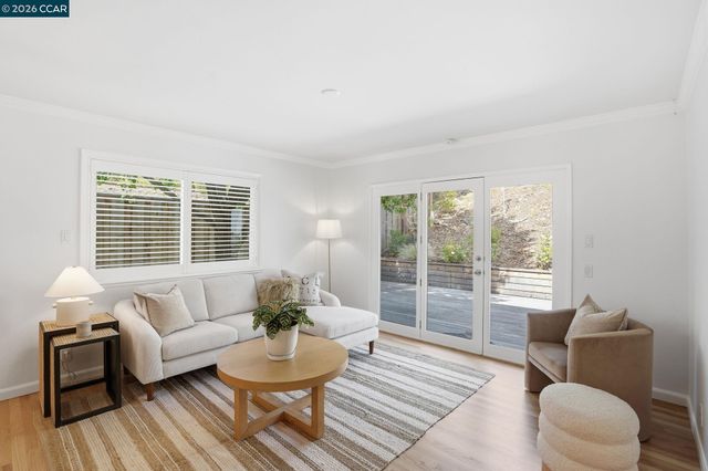 27 Whitehall Dr, Orinda, CA 94563