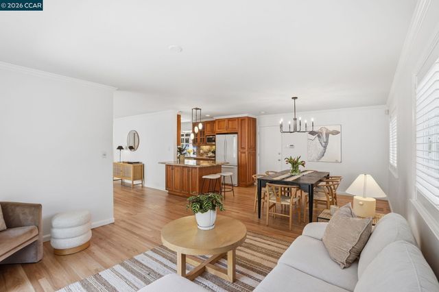 27 Whitehall Dr, Orinda, CA 94563