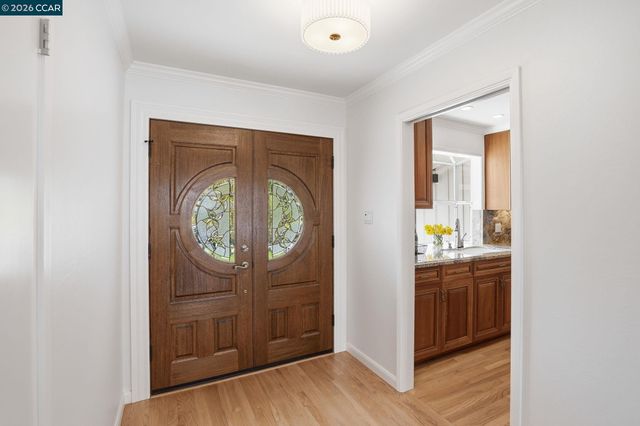 27 Whitehall Dr, Orinda, CA 94563