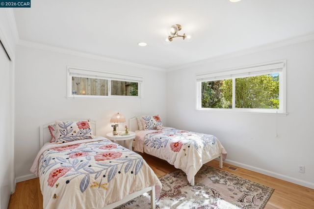 27 Whitehall Dr, Orinda, CA 94563