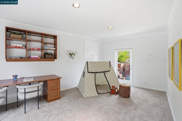 27 Whitehall Dr, Orinda, CA 94563