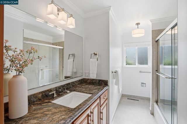 27 Whitehall Dr, Orinda, CA 94563