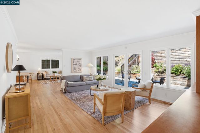 27 Whitehall Dr, Orinda, CA 94563