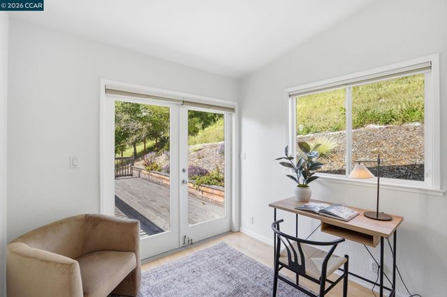 27 Whitehall Dr, Orinda, CA 94563