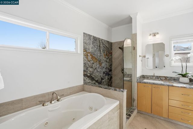 27 Whitehall Dr, Orinda, CA 94563