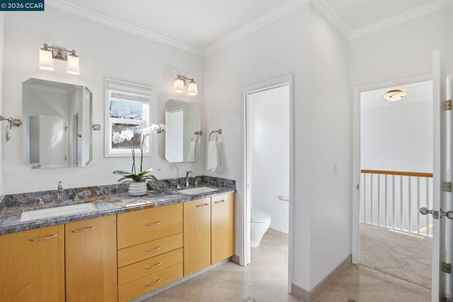 27 Whitehall Dr, Orinda, CA 94563