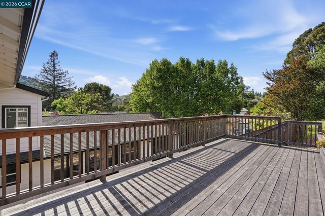 27 Whitehall Dr, Orinda, CA 94563