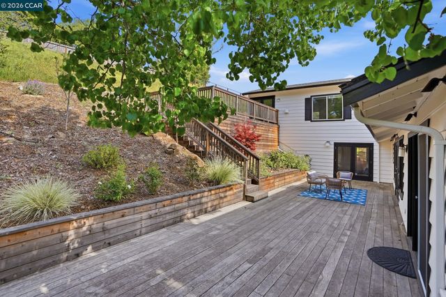 27 Whitehall Dr, Orinda, CA 94563