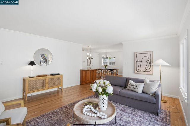 27 Whitehall Dr, Orinda, CA 94563