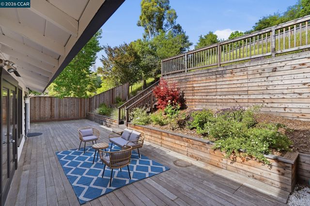 27 Whitehall Dr, Orinda, CA 94563