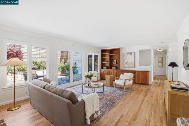 27 Whitehall Dr, Orinda, CA 94563