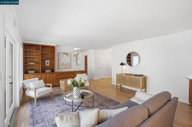 27 Whitehall Dr, Orinda, CA 94563