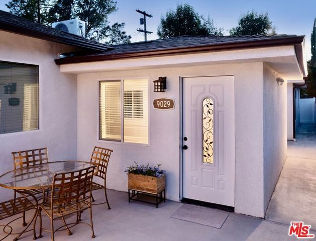 9027 Lindley Avenue, Northridge (los Angeles), CA 91325