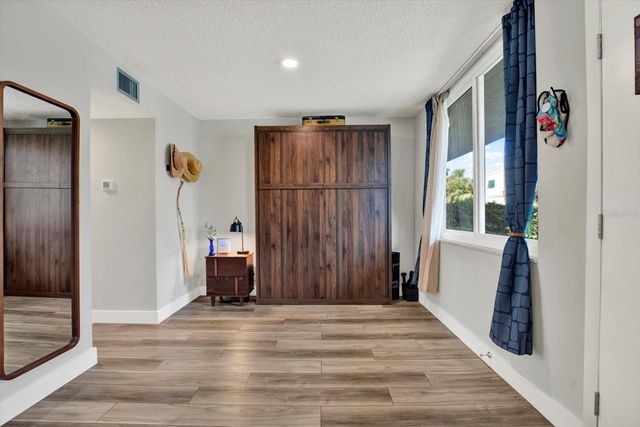 5095 BAY STREET NE 107, St Petersburg, FL 33703