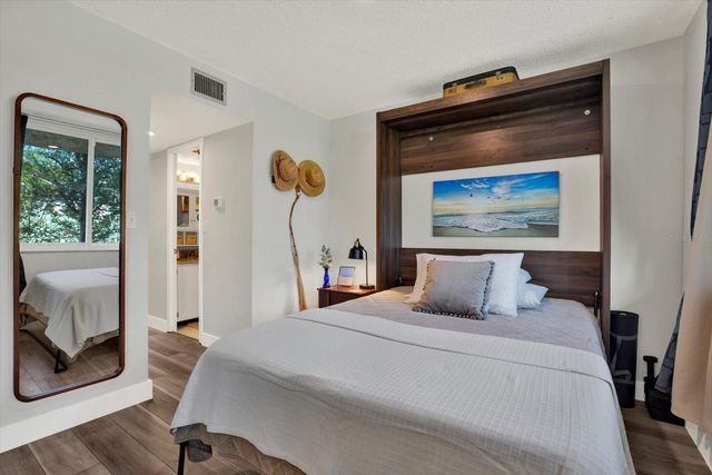 5095 BAY STREET NE 107, St Petersburg, FL 33703