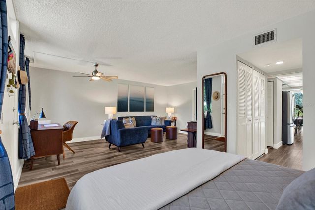 5095 BAY STREET NE 107, St Petersburg, FL 33703