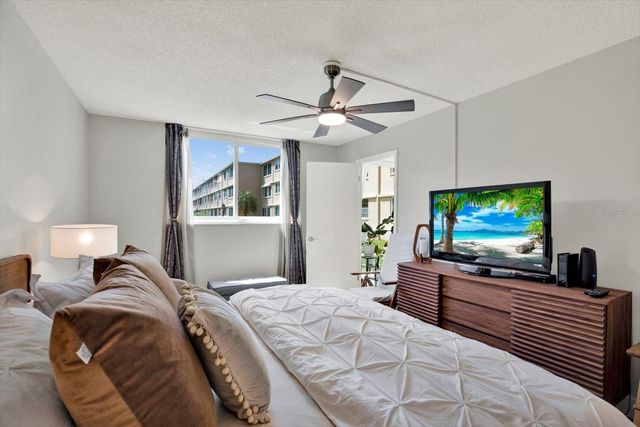 5095 BAY STREET NE 107, St Petersburg, FL 33703