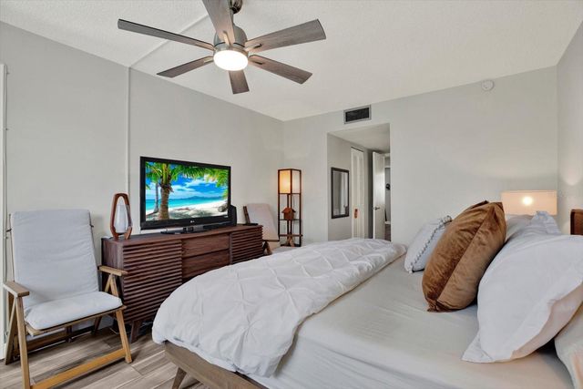 5095 BAY STREET NE 107, St Petersburg, FL 33703