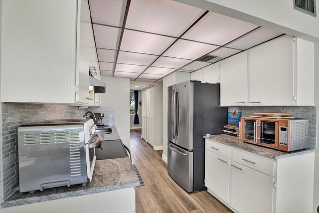 5095 BAY STREET NE 107, St Petersburg, FL 33703