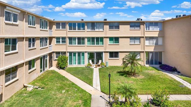 5095 BAY STREET NE 107, St Petersburg, FL 33703
