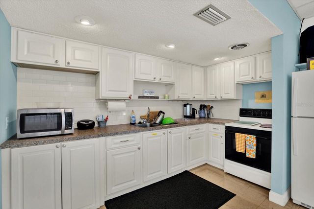 5095 BAY STREET NE 107, St Petersburg, FL 33703