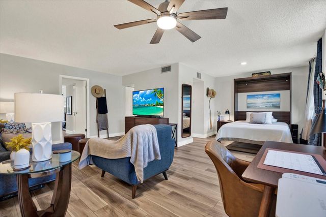 5095 BAY STREET NE 107, St Petersburg, FL 33703