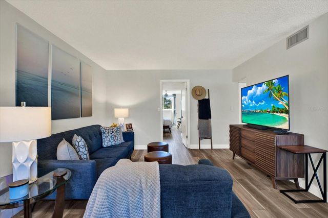 5095 BAY STREET NE 107, St Petersburg, FL 33703