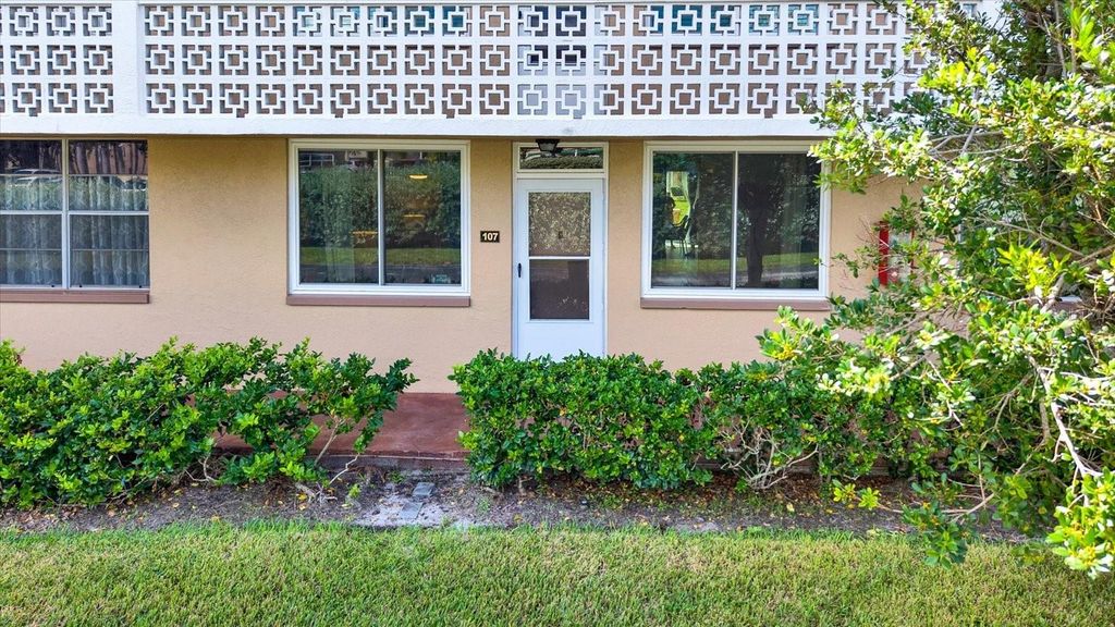 5095 BAY STREET NE 107, St Petersburg, FL 33703