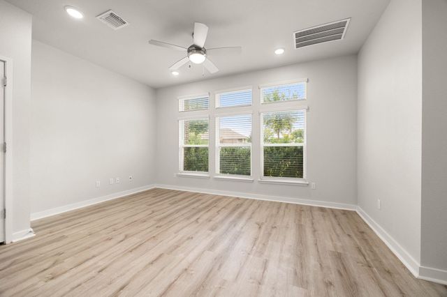 605 W South ST 332, Leander, TX 78641