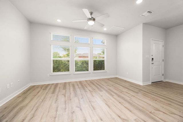 605 W South ST 332, Leander, TX 78641