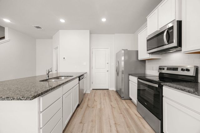 605 W South ST 332, Leander, TX 78641