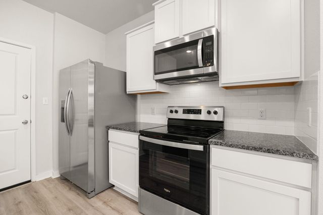 605 W South ST 332, Leander, TX 78641