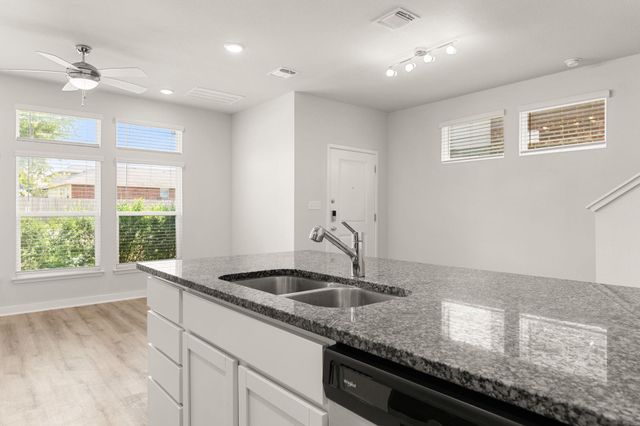 605 W South ST 332, Leander, TX 78641