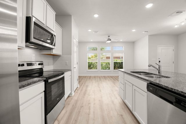 605 W South ST 332, Leander, TX 78641