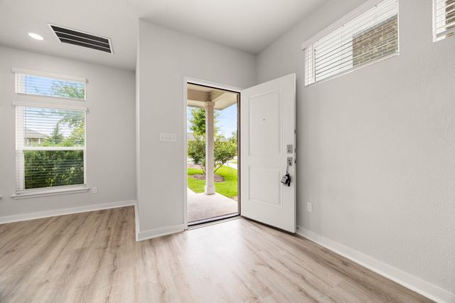605 W South ST 332, Leander, TX 78641