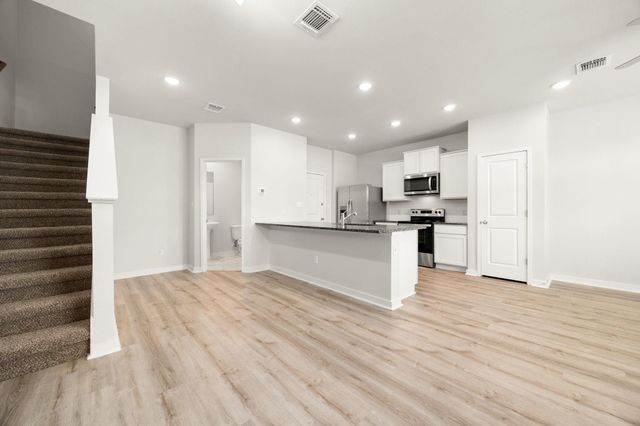605 W South ST 332, Leander, TX 78641