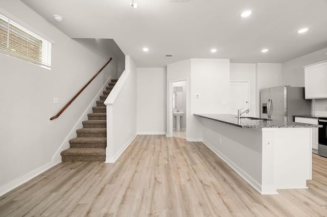 605 W South ST 332, Leander, TX 78641