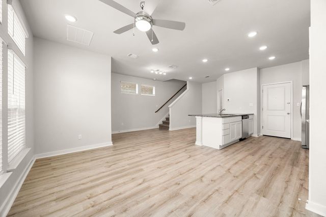 605 W South ST 332, Leander, TX 78641