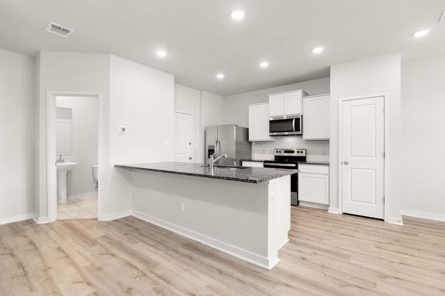 605 W South ST 332, Leander, TX 78641
